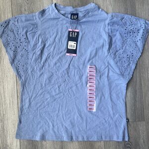 GAP Women's Eyelet Flutter Short Sleeve Scoop Neck Shirt